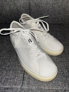 NEW - Rothy's The Lace Up Sneaker in bright white,